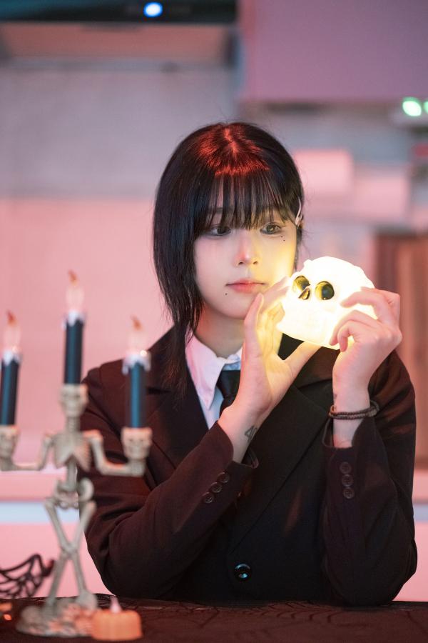 姜仁卿 Kang In-kyung - Halloween